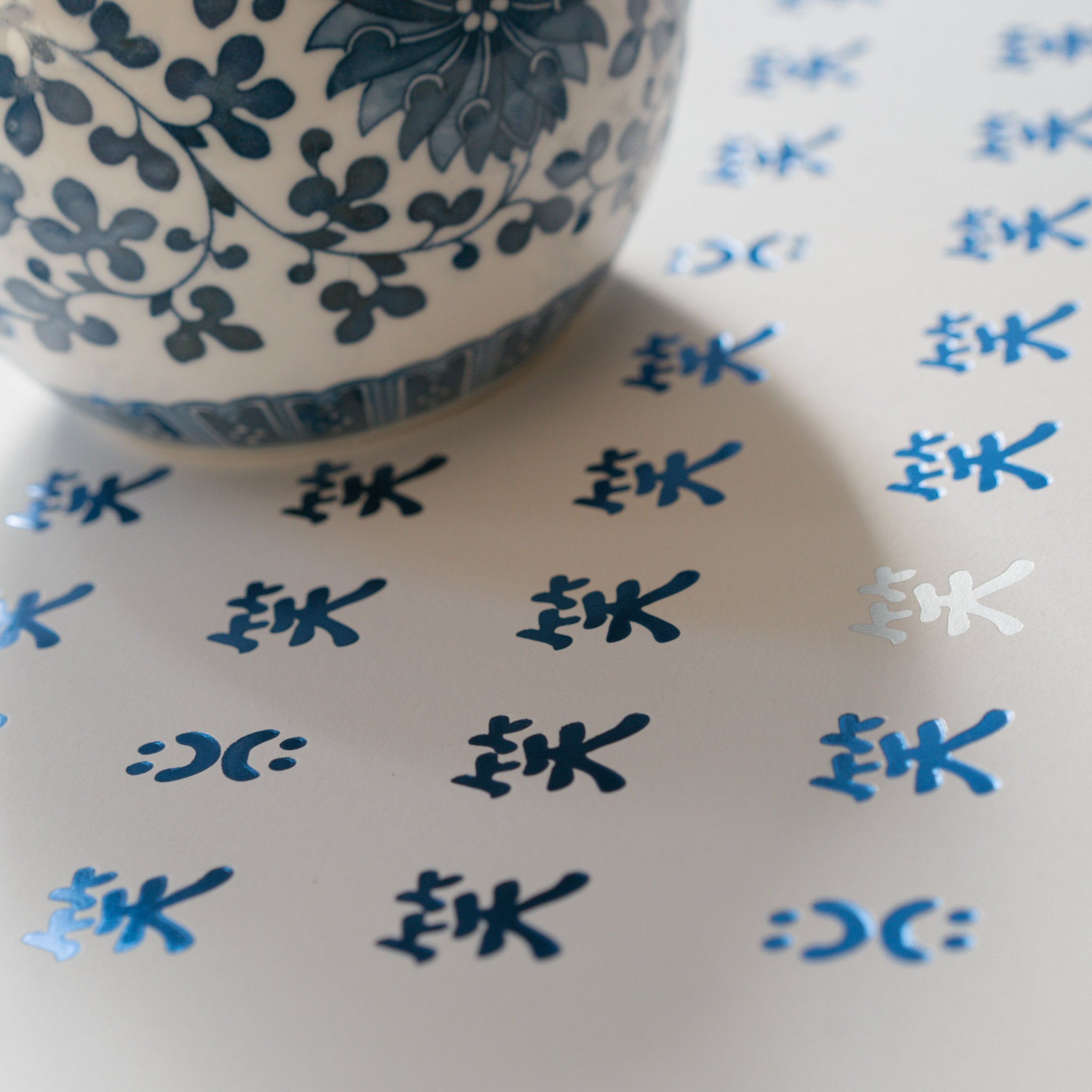 blue white porcelain chinese artwork typography 青花瓷 藍白 藝術家品擺設