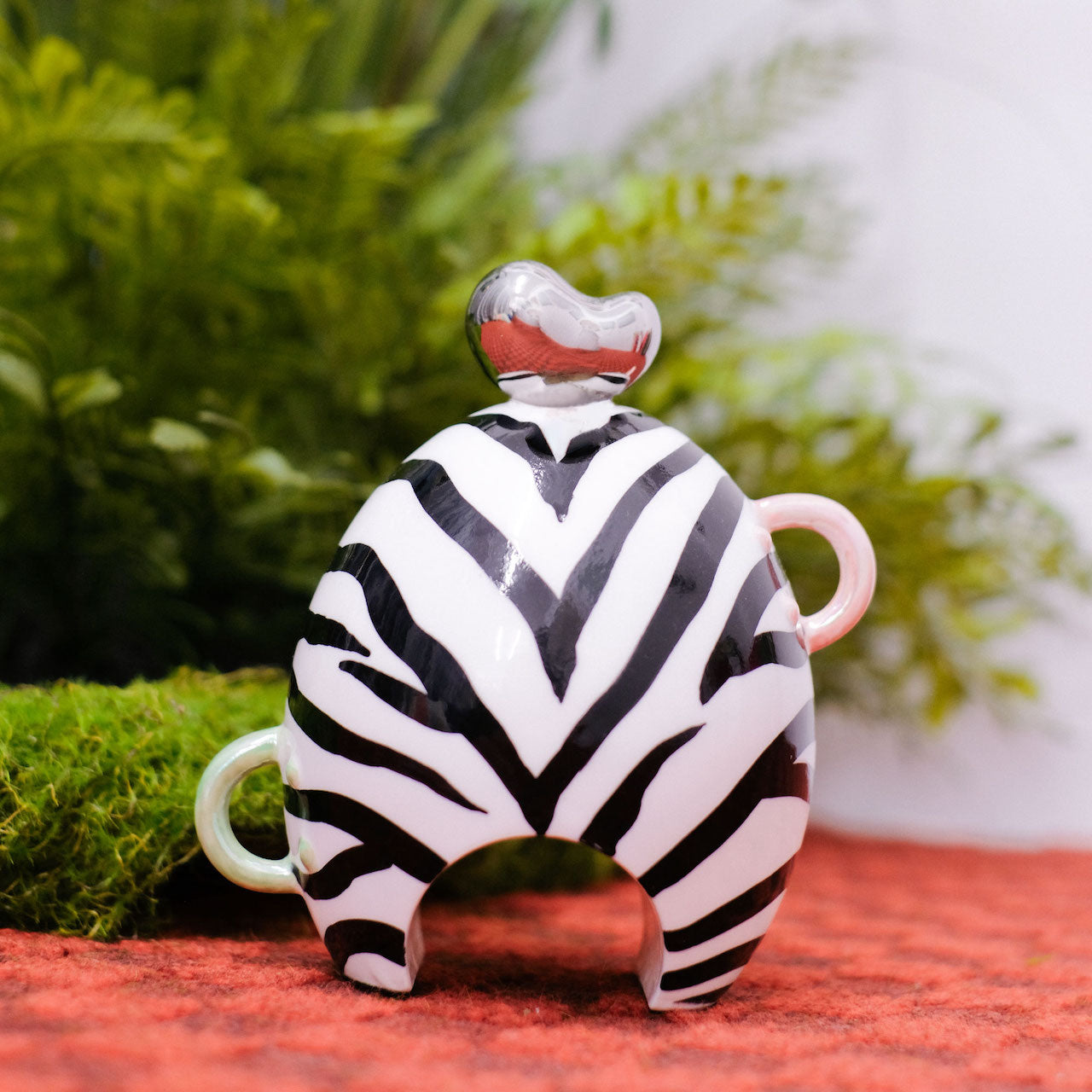 silver zebra print home decor artist limited edition ceramic hong kong 香港 斑馬紋擺設 陶瓷 smiley face 笑臉 tts